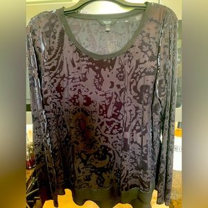 Beautiful Vera Wang dressy top.